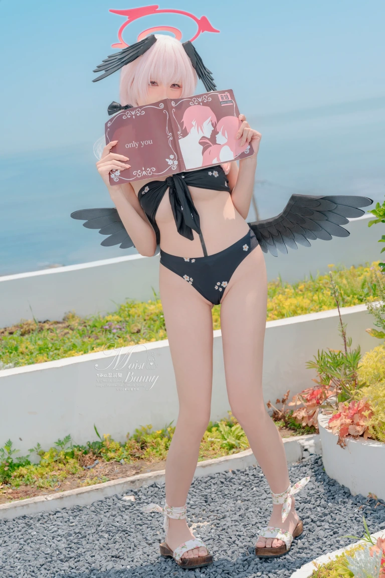 Yiko湿润兔《下江小春 泳装 [96P2V-2.4GB]》主题写真：96张全套美图，含2个视频