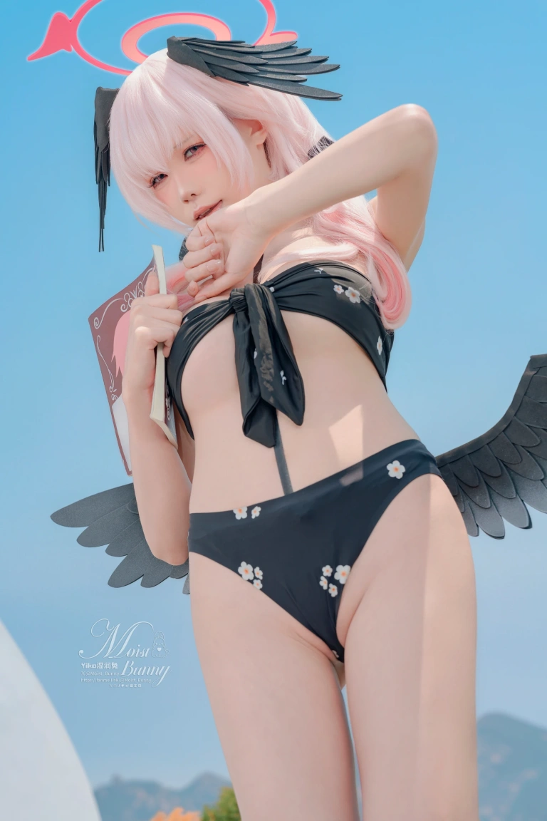 Yiko湿润兔《下江小春 泳装 [96P2V-2.4GB]》主题写真：96张全套美图，含2个视频