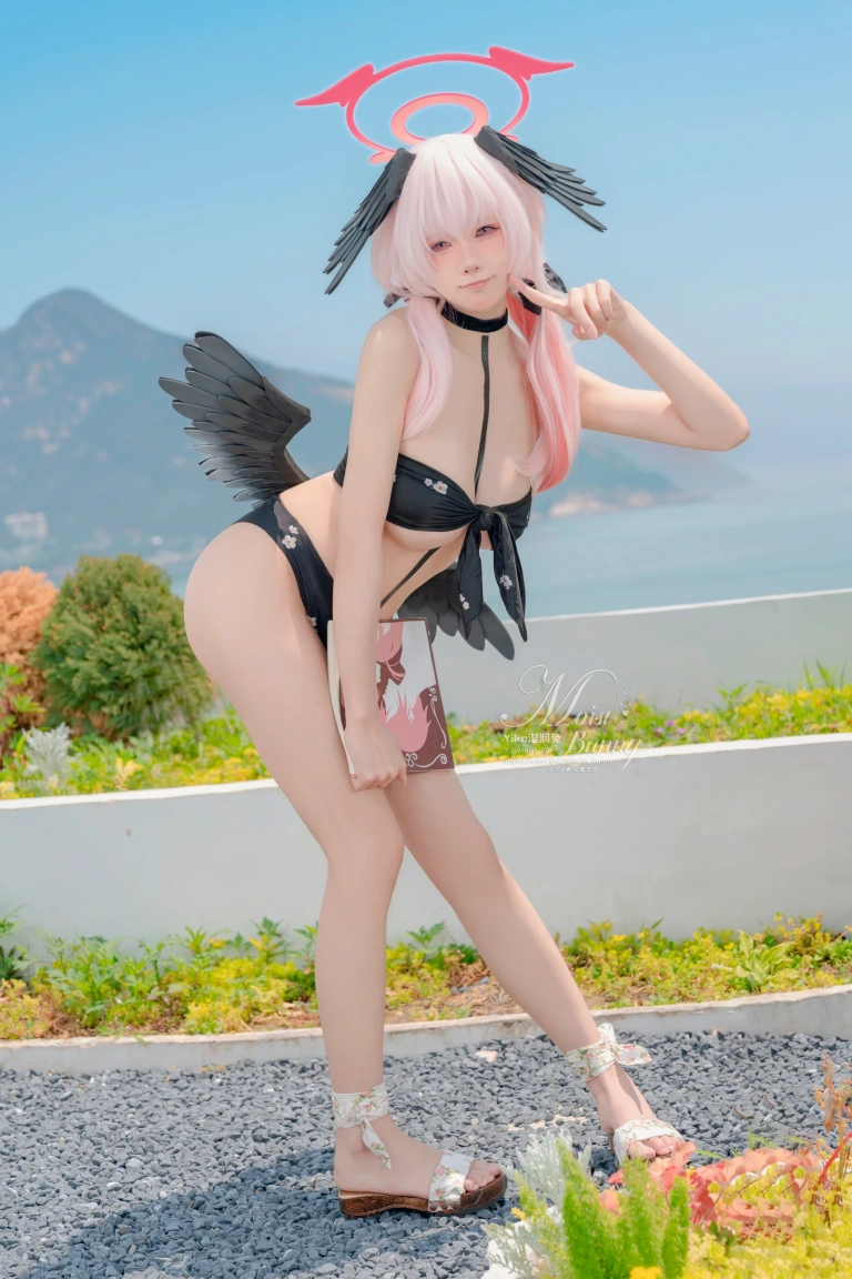 Yiko湿润兔《下江小春 泳装 [96P2V-2.4GB]》主题写真：96张全套美图，含2个视频