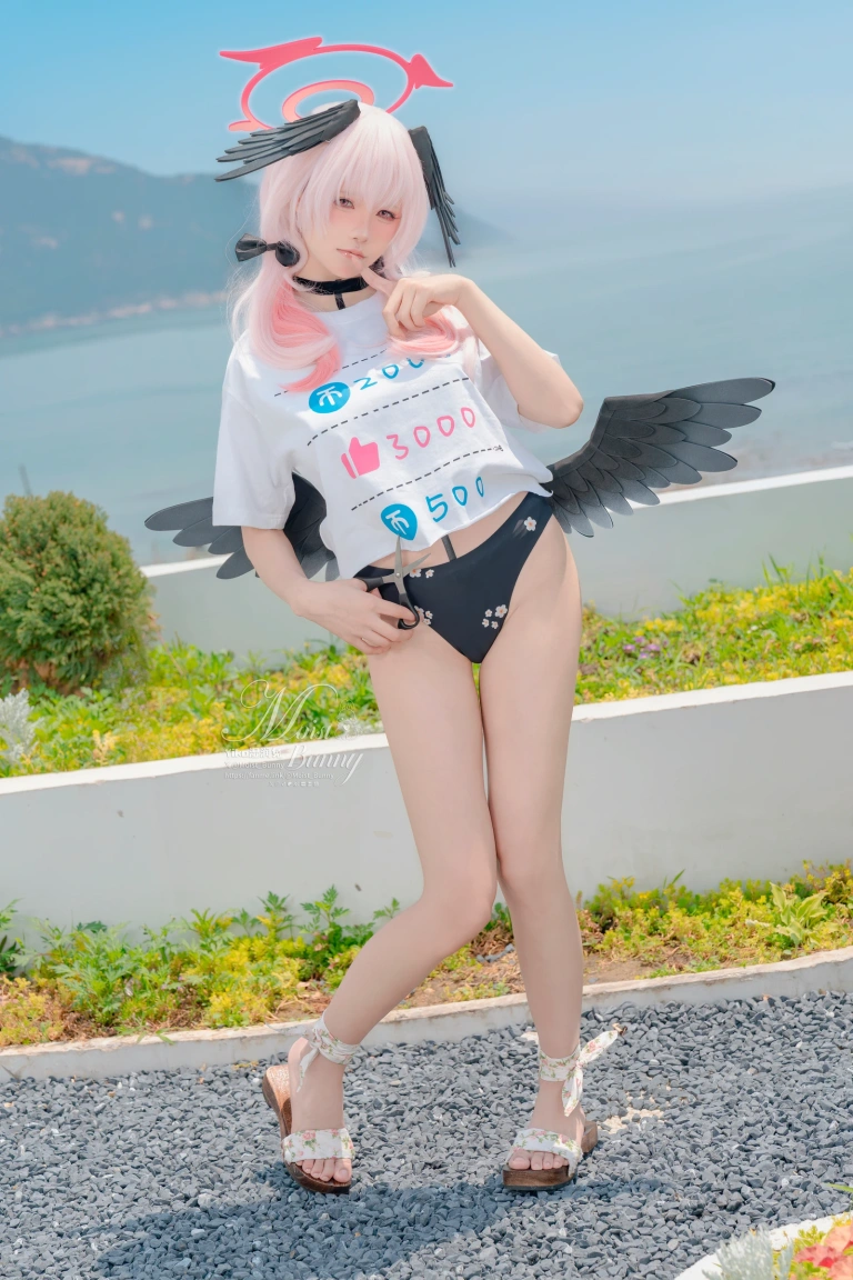 Yiko湿润兔《下江小春 泳装 [96P2V-2.4GB]》主题写真：96张全套美图，含2个视频