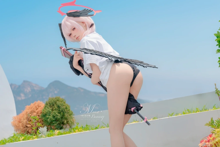 Yiko湿润兔《下江小春 泳装 [96P2V-2.4GB]》主题写真：96张全套美图，含2个视频