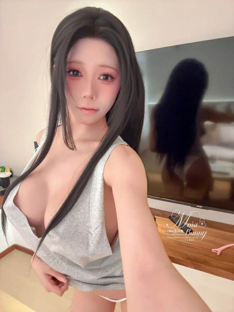 Yiko湿润兔《2025年12月 小酌怡情》主题写真：128张全套美图，含3个视频