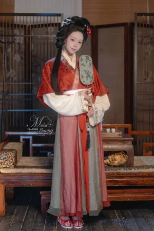 Yiko湿润兔《2026年02月 快马加鞭 金莲迎春》主题写真：94张全套美图，含2个视频