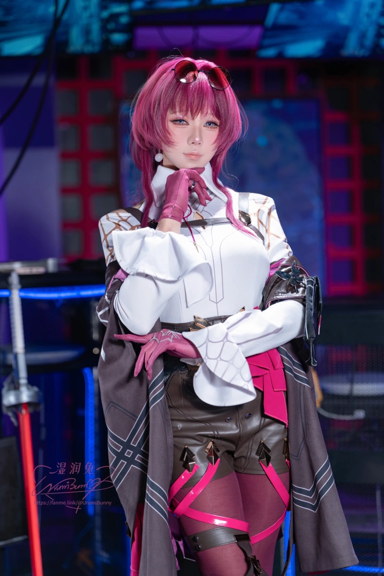 Yiko湿润兔《2026年05月 崩坏：星穹铁道 卡芙卡》主题写真：106张全套美图，含2个视频