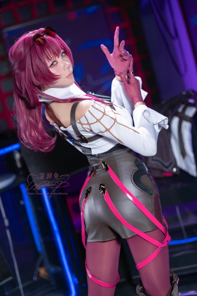 Yiko湿润兔《2026年05月 崩坏：星穹铁道 卡芙卡》主题写真：106张全套美图，含2个视频