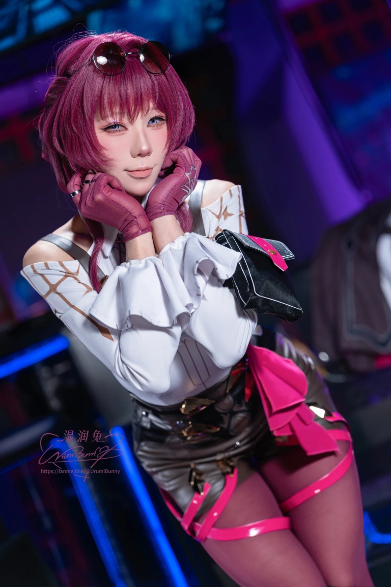 Yiko湿润兔《2026年05月 崩坏：星穹铁道 卡芙卡》主题写真：106张全套美图，含2个视频