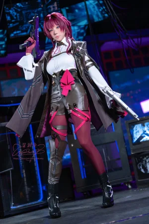 Yiko湿润兔《2026年05月 崩坏：星穹铁道 卡芙卡》主题写真：106张全套美图，含2个视频