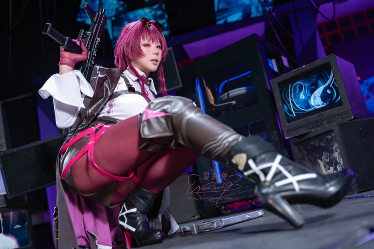 Yiko湿润兔《2026年05月 崩坏：星穹铁道 卡芙卡》主题写真：106张全套美图，含2个视频