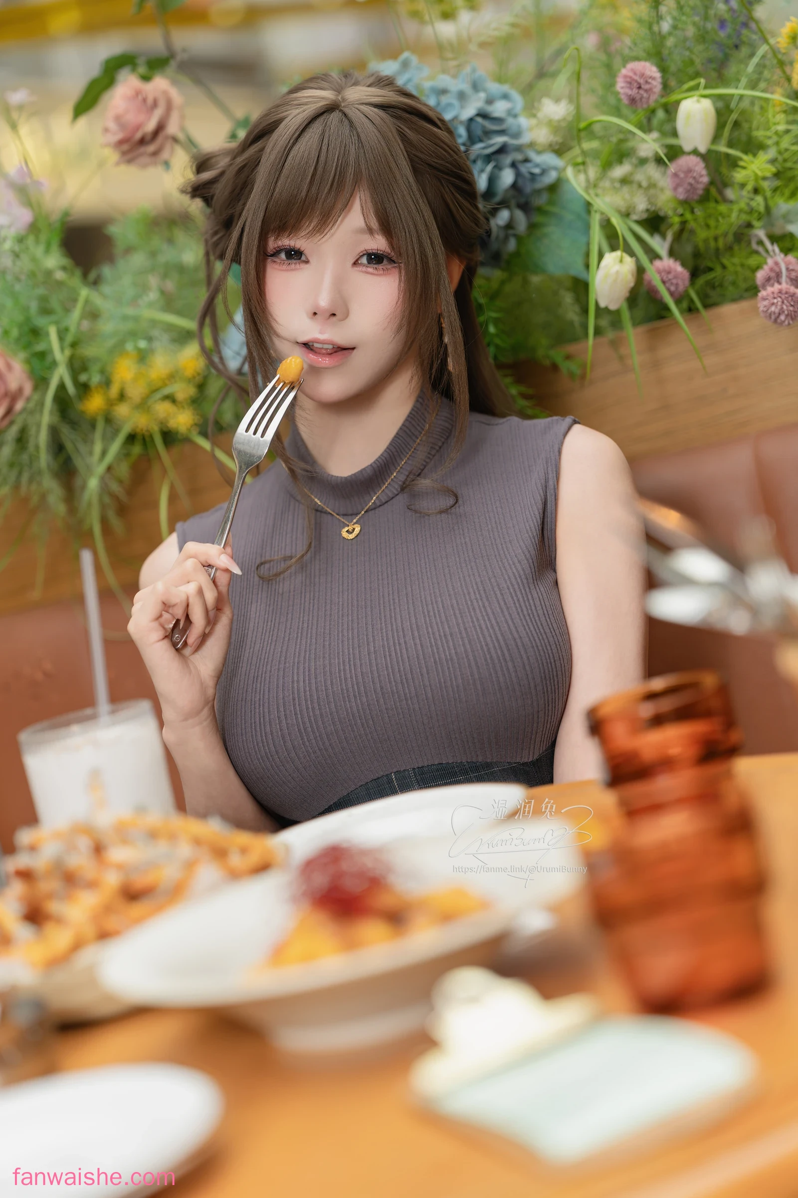 Yiko湿润兔 Yiko湿润兔 NO.074 - 2026年05月 网友的一日约会
