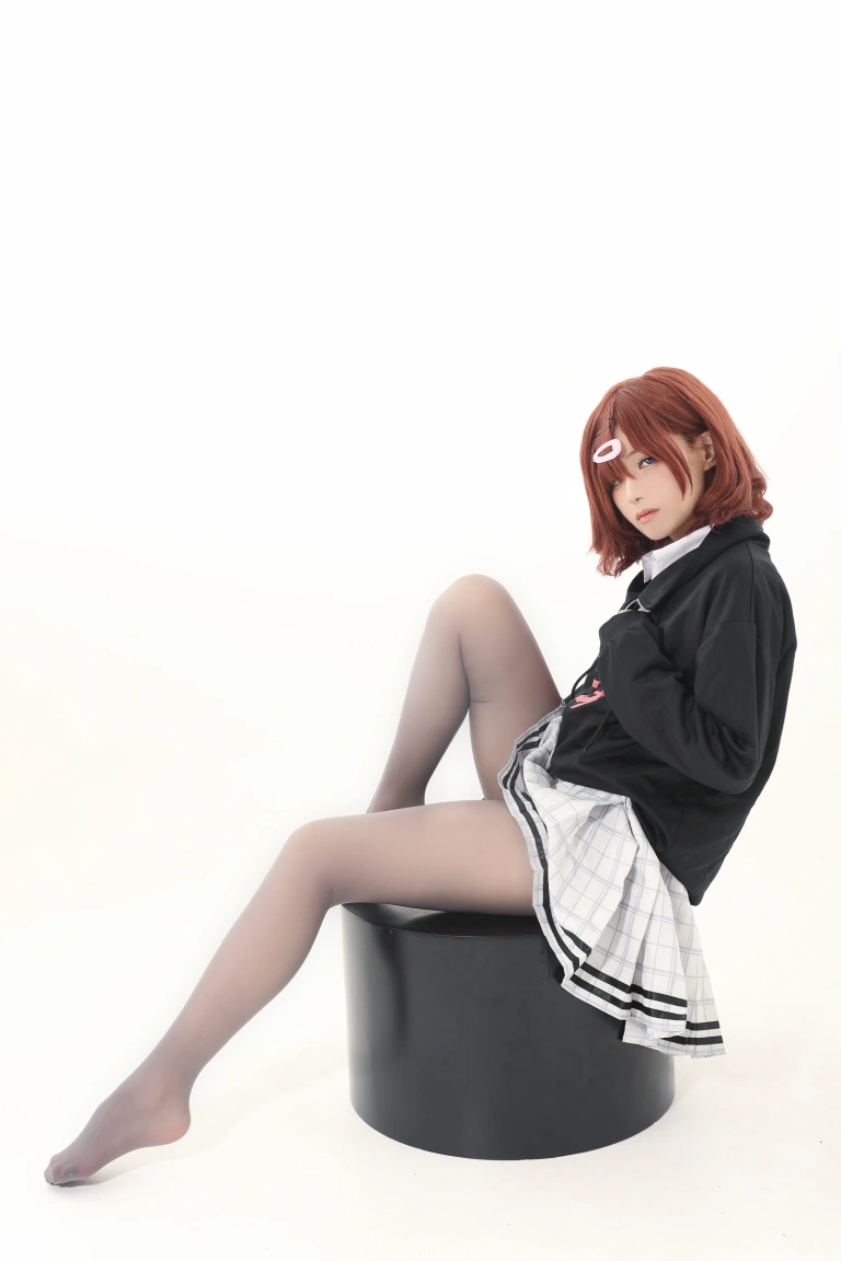 幼愛Youmeko《樋口円香灰丝》主题写真：25张全套美图