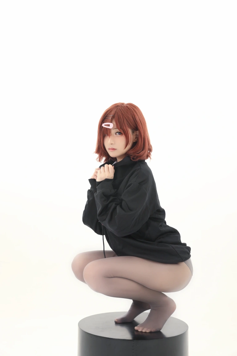 幼愛Youmeko《樋口円香灰丝》主题写真：25张全套美图