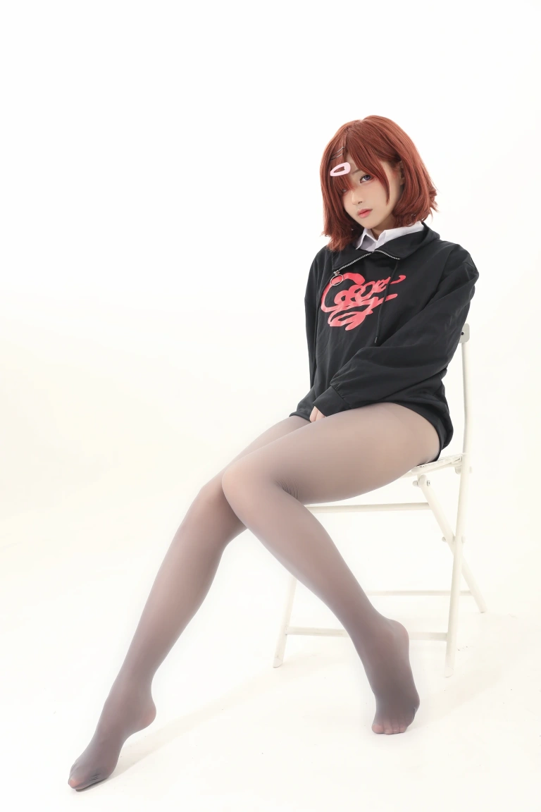 幼愛Youmeko《樋口円香灰丝》主题写真：25张全套美图