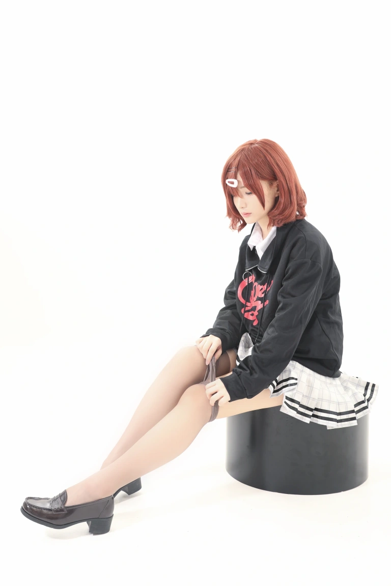 幼愛Youmeko《樋口円香灰丝》主题写真：25张全套美图