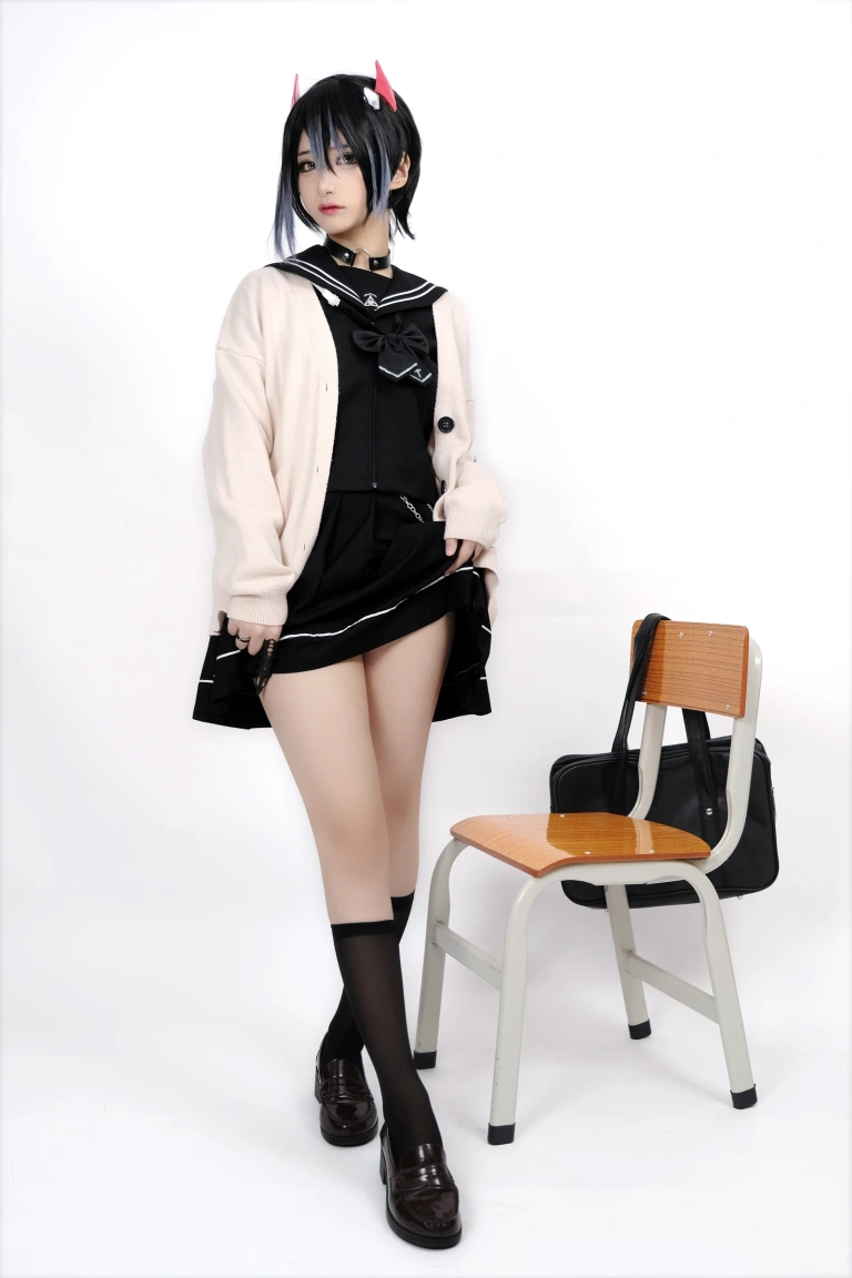 幼愛Youmeko《胡滕JK》主题写真：41张全套美图