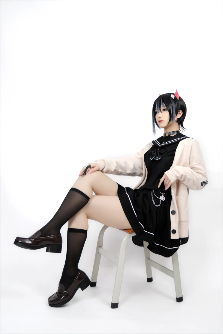 幼愛Youmeko《胡滕JK》主题写真：41张全套美图