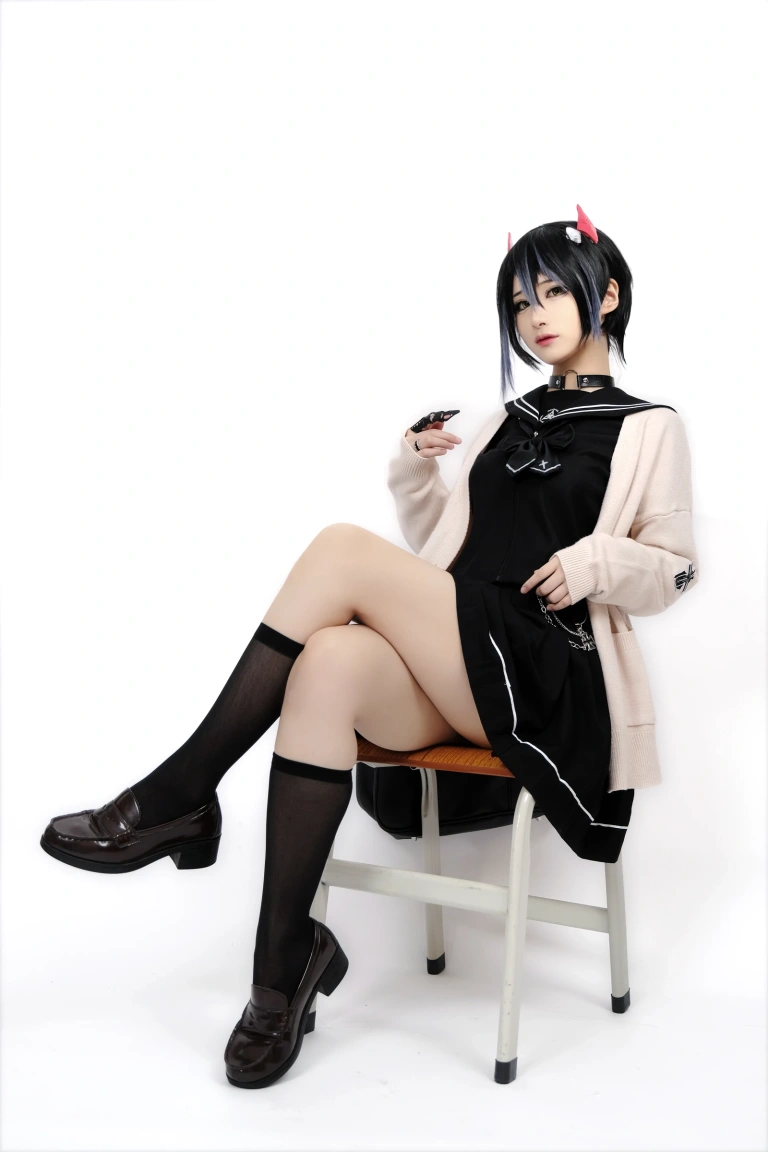 幼愛Youmeko《胡滕JK》主题写真：41张全套美图
