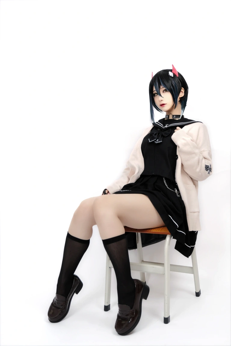 幼愛Youmeko《胡滕JK》主题写真：41张全套美图