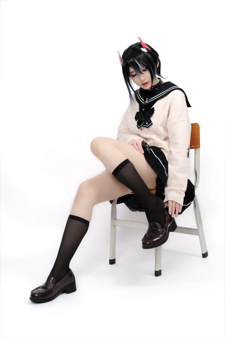 幼愛Youmeko《胡滕JK》主题写真：41张全套美图