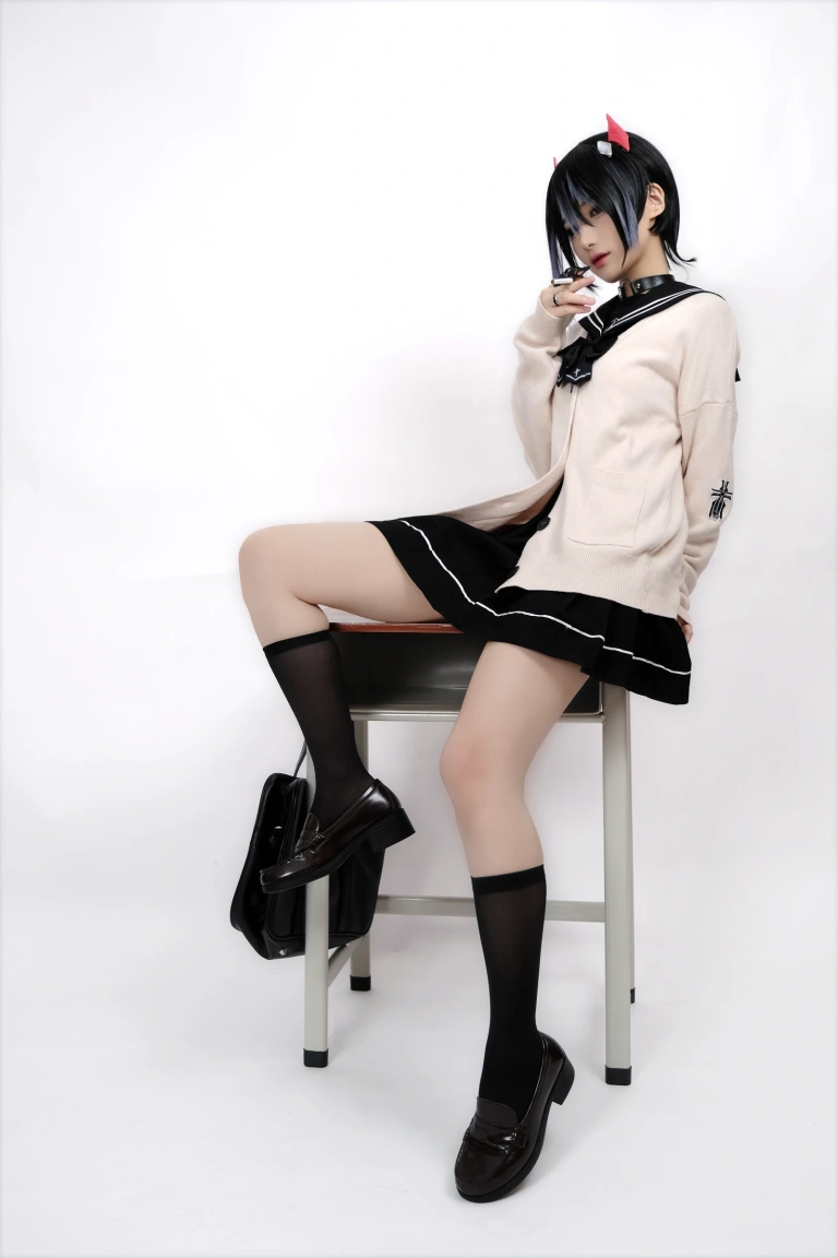 幼愛Youmeko《胡滕JK》主题写真：41张全套美图