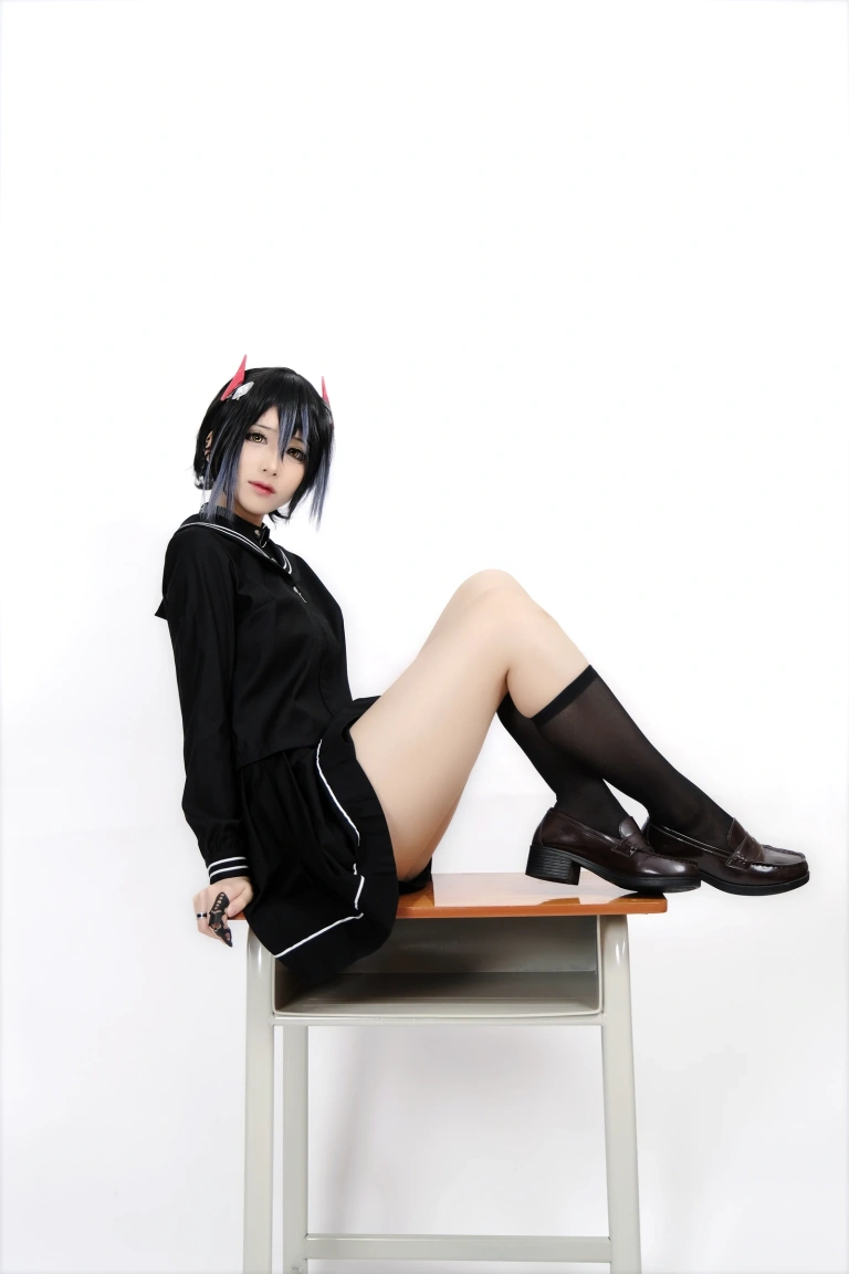 幼愛Youmeko《胡滕JK》主题写真：41张全套美图