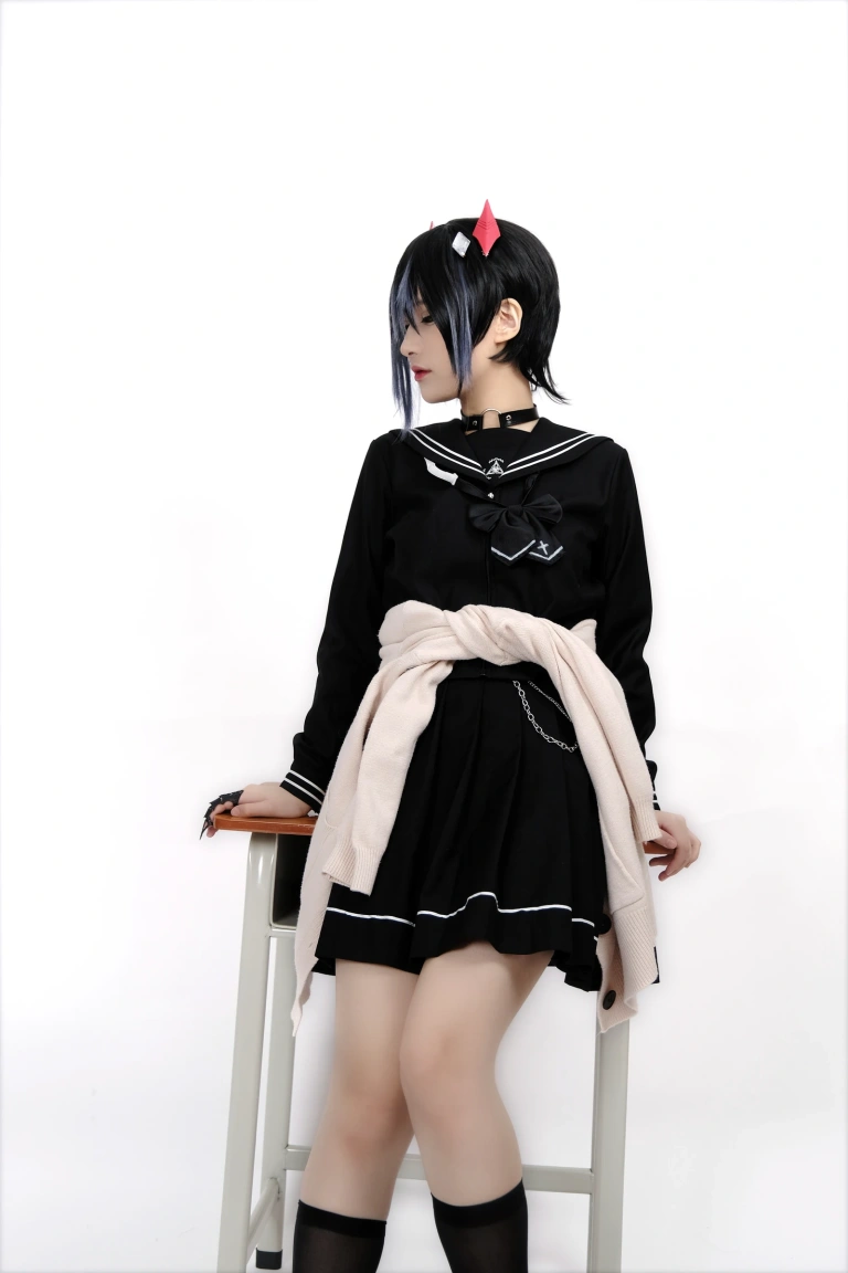 幼愛Youmeko《胡滕JK》主题写真：41张全套美图