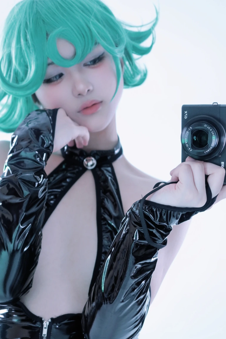 幼愛Youmeko《一拳超人 龙卷》主题写真：28张全套美图