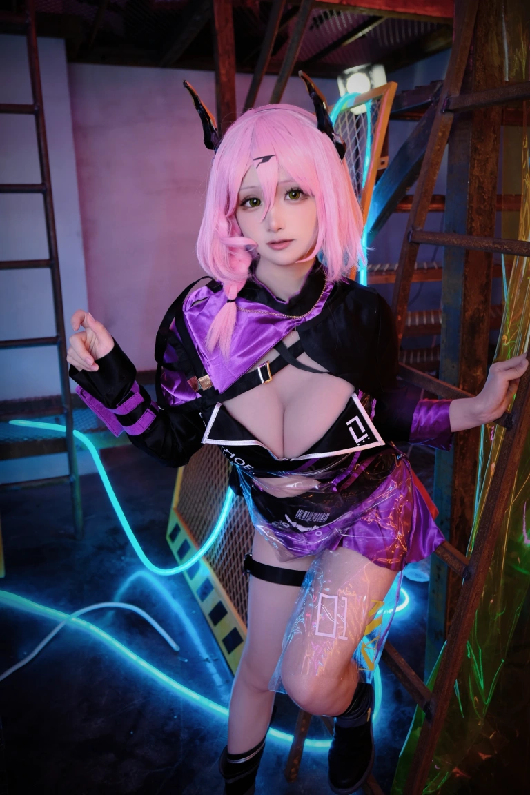 幼愛Youmeko《泰丝 TESS Set [Erophone]》主题写真：18张全套美图