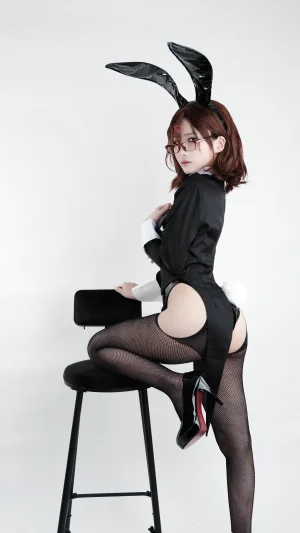 幼愛Youmeko《円香兔女郎》主题写真：10张全套美图