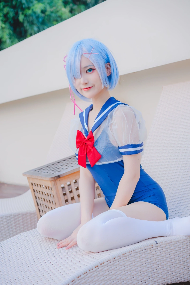 幼愛Youmeko《Patreon 蕾姆泳装》主题写真：18张全套美图