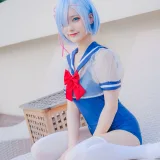 幼愛Youmeko《Patreon 蕾姆泳装》主题写真：18张全套美图