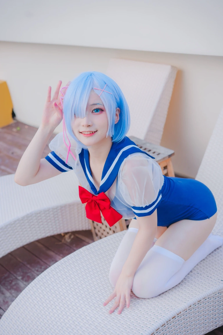 幼愛Youmeko《Patreon 蕾姆泳装》主题写真：18张全套美图