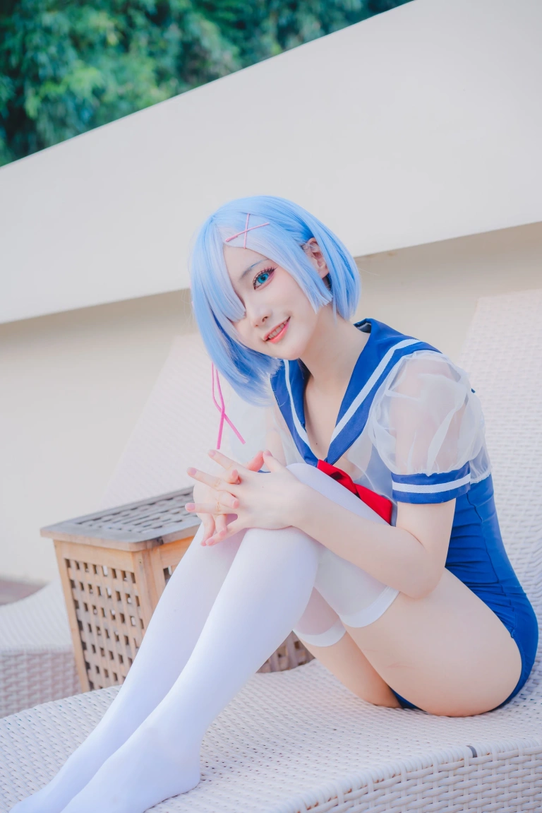 幼愛Youmeko《Patreon 蕾姆泳装》主题写真：18张全套美图