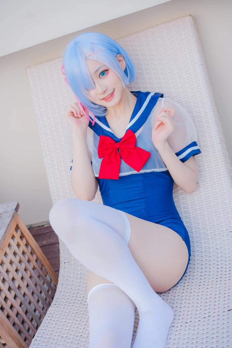 幼愛Youmeko《Patreon 蕾姆泳装》主题写真：18张全套美图
