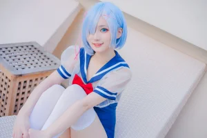 幼愛Youmeko《Patreon 蕾姆泳装》主题写真：18张全套美图
