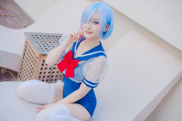 幼愛Youmeko《Patreon 蕾姆泳装》主题写真：18张全套美图