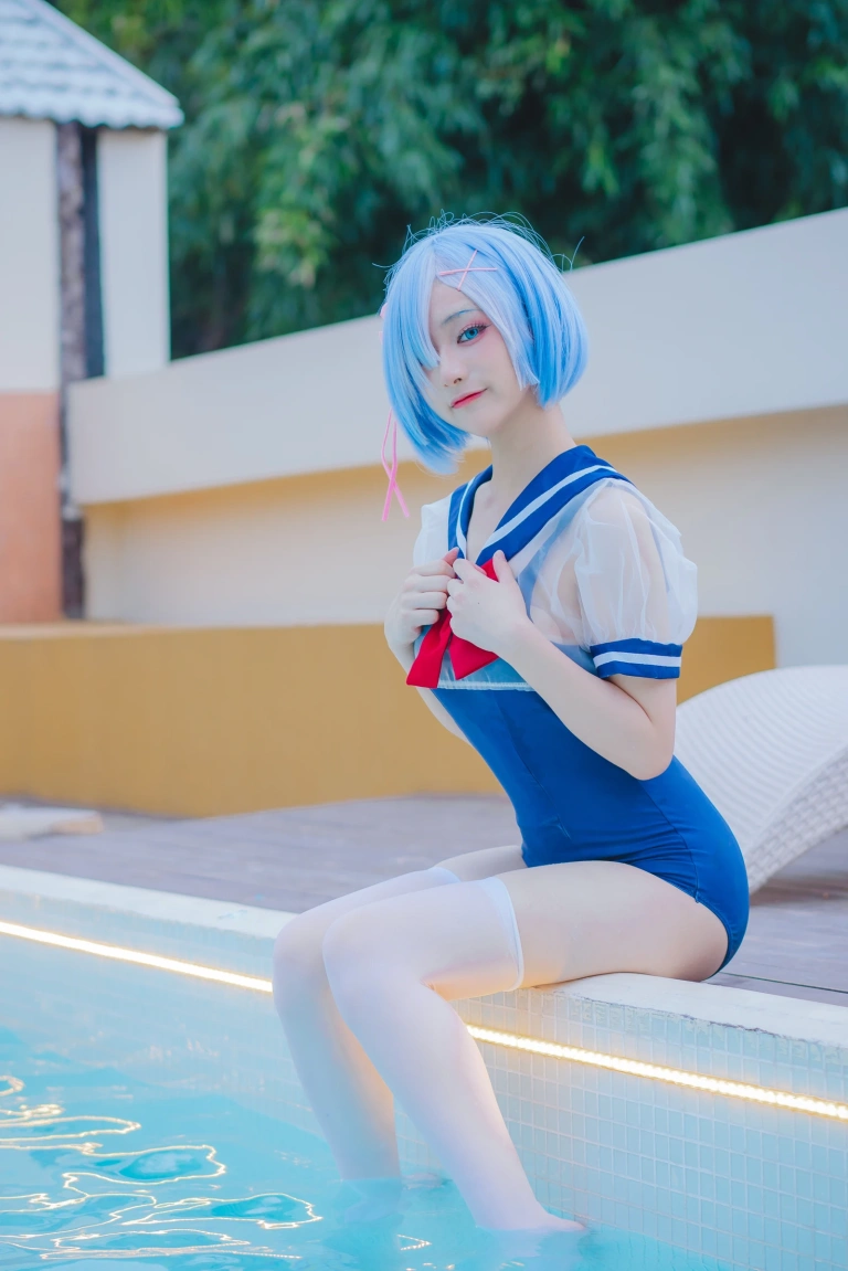 幼愛Youmeko《Patreon 蕾姆泳装》主题写真：18张全套美图