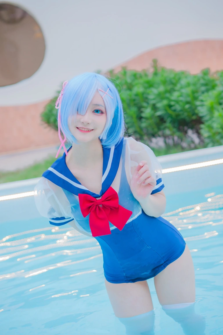 幼愛Youmeko《Patreon 蕾姆泳装》主题写真：18张全套美图