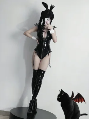 幼愛Youmeko《Patreon 黑漆皮高跟兔女郎》主题写真：29张全套美图
