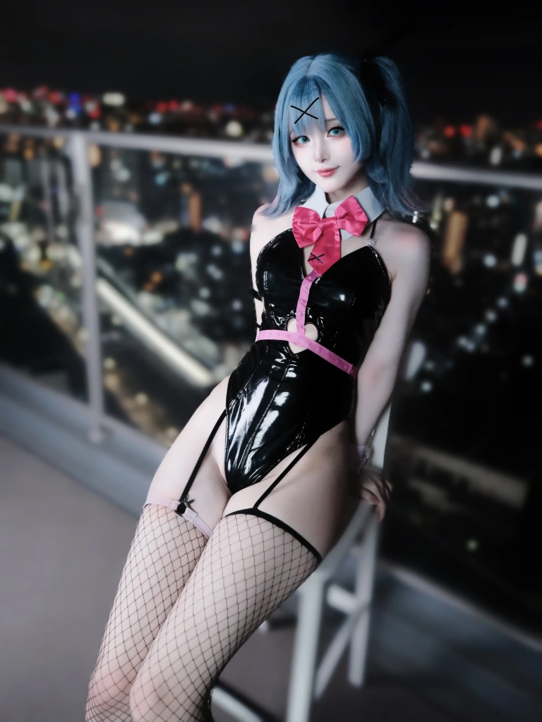 幼愛Youmeko《初音未来兔子洞兔女郎》主题写真：28张全套美图