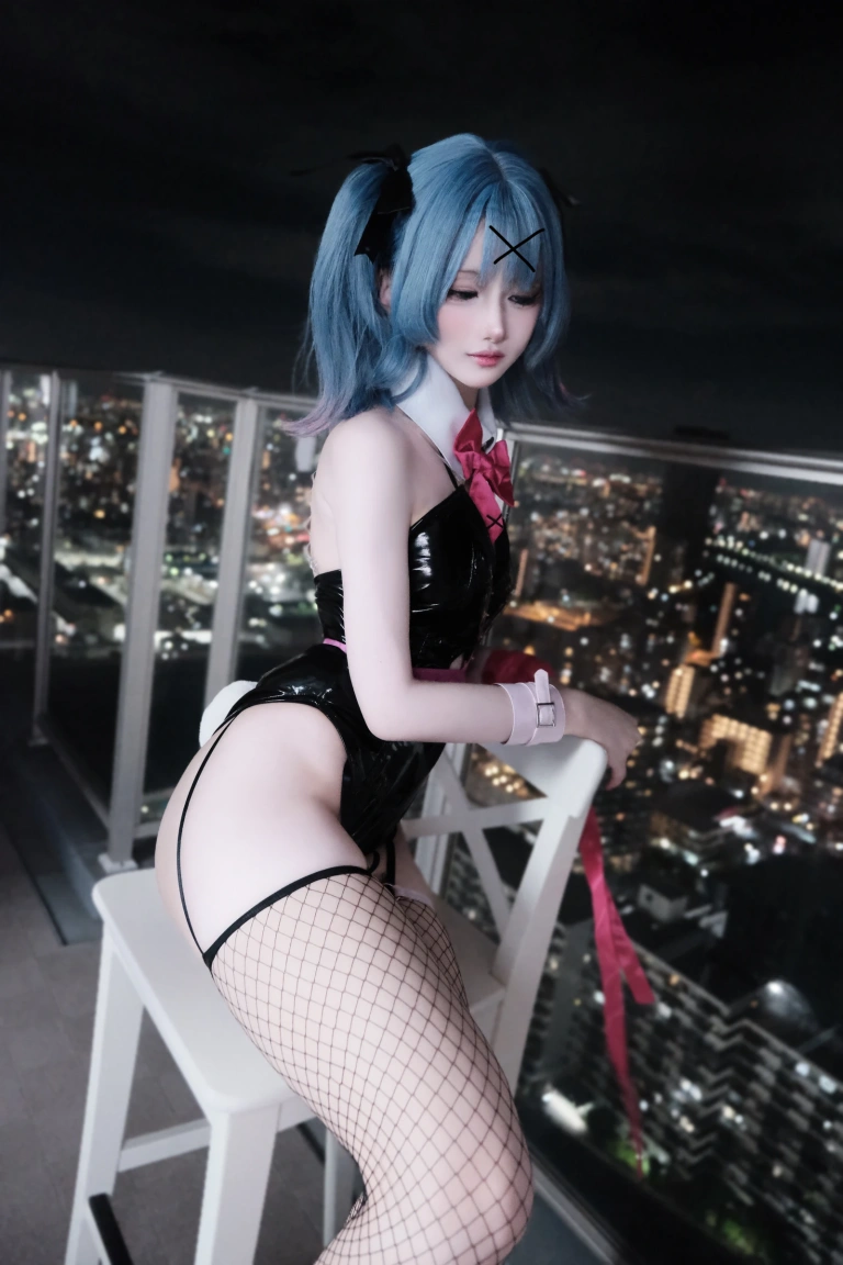 幼愛Youmeko《初音未来兔子洞兔女郎》主题写真：28张全套美图