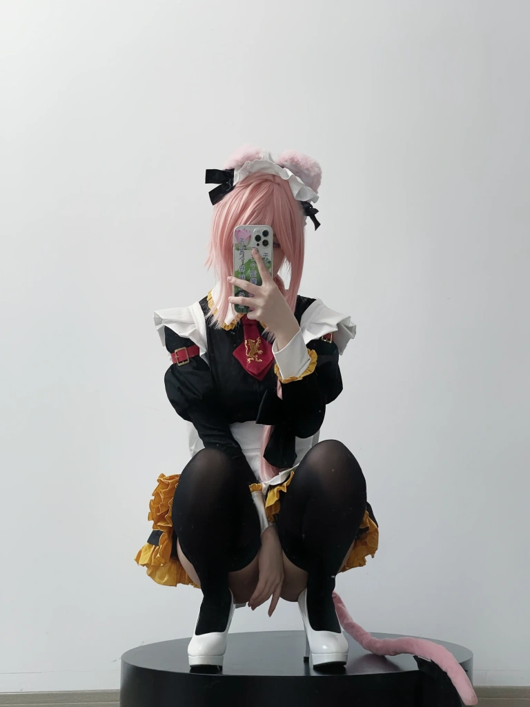 幼愛Youmeko《Patreon 阿斯托尔福女仆》主题写真：56张全套美图