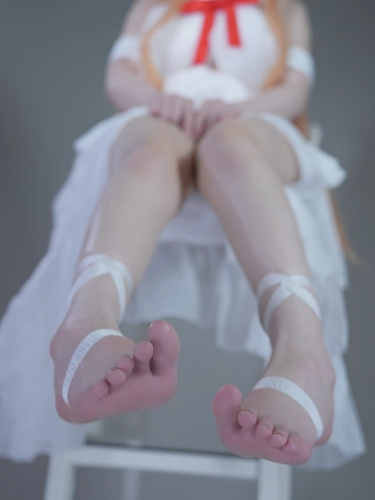 幼愛Youmeko《刀剑神域 亚丝娜·精灵囚服》主题写真：54张全套美图，含4个视频