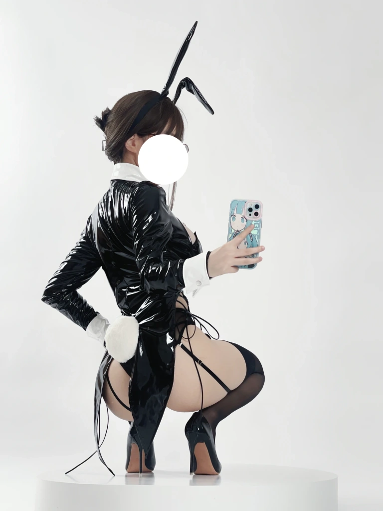 幼愛Youmeko《黑丝皮衣兔女郎》主题写真：28张全套美图