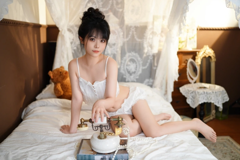 洛城雪Yuki《白色吊带》主题写真：26张全套美图