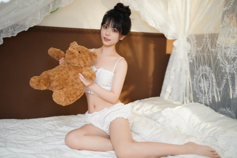 洛城雪Yuki《白色吊带》主题写真：26张全套美图
