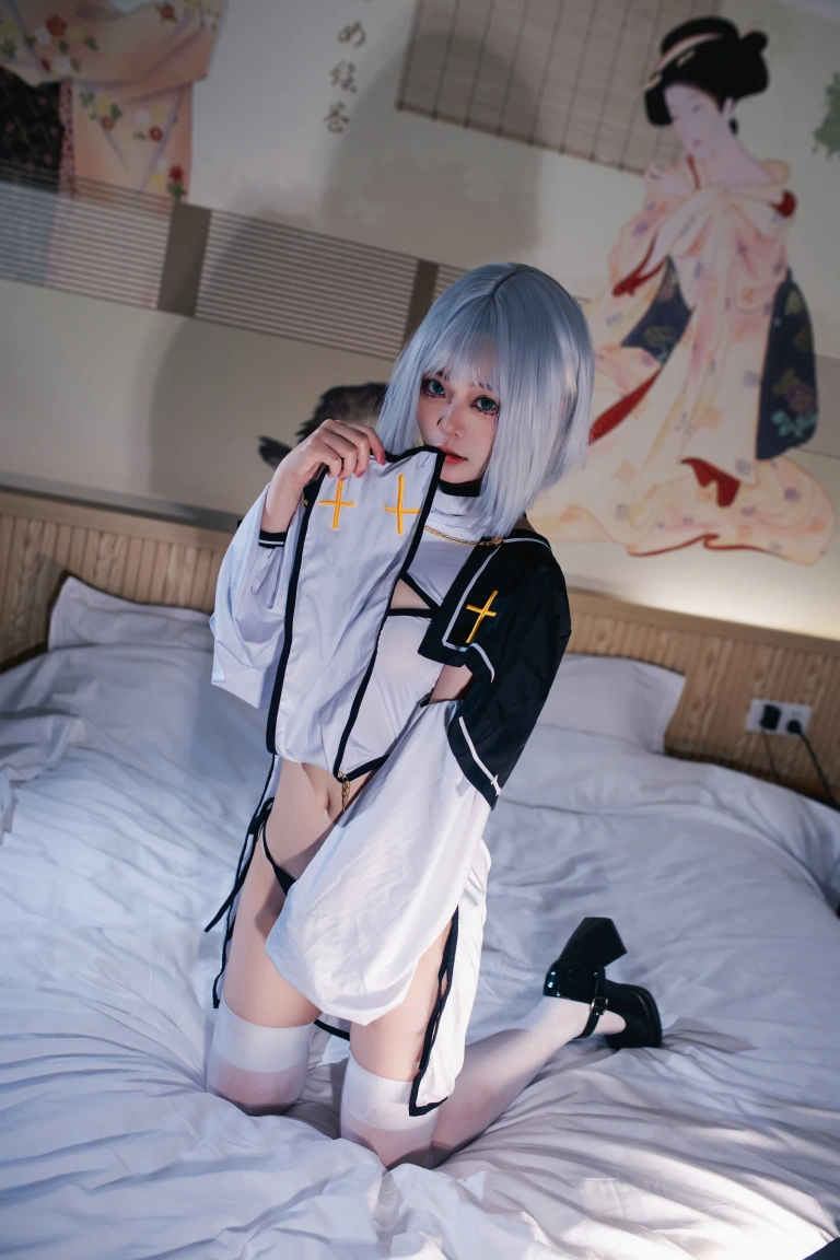 洛城雪Yuki《涤罪神官》主题写真：37张全套美图