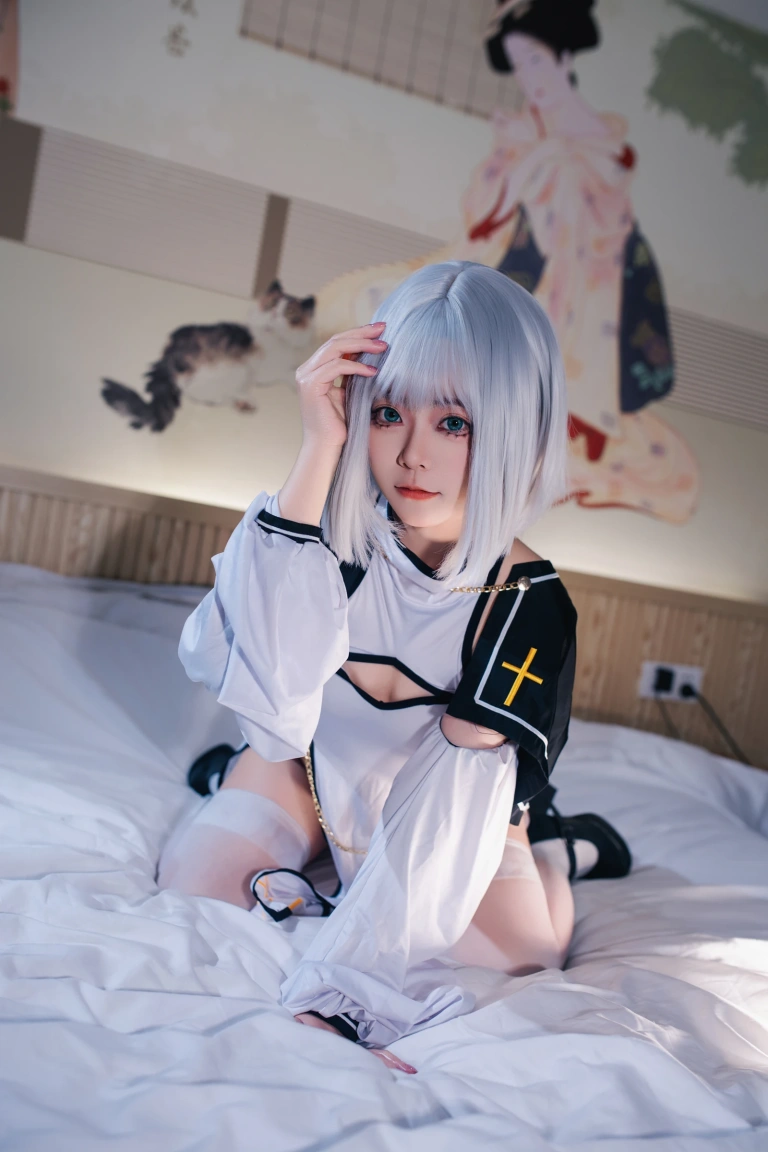 洛城雪Yuki《涤罪神官》主题写真：37张全套美图