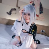 洛城雪Yuki《涤罪神官》主题写真：37张全套美图