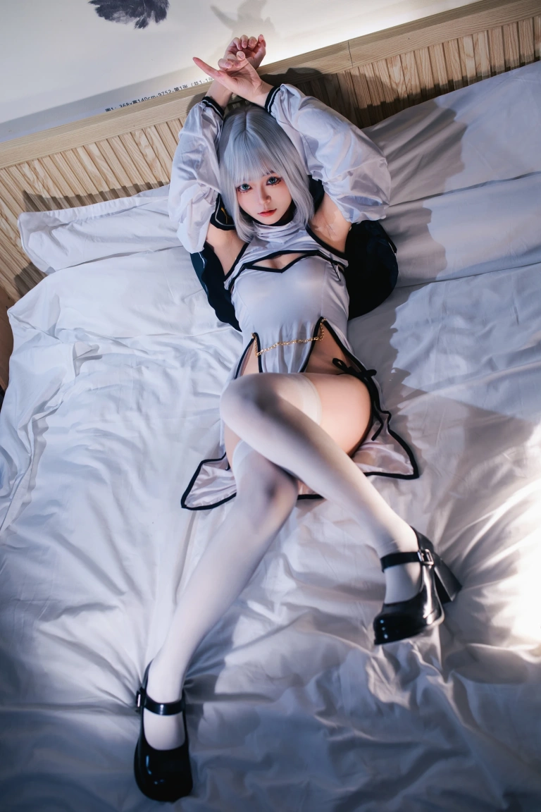 洛城雪Yuki《涤罪神官》主题写真：37张全套美图