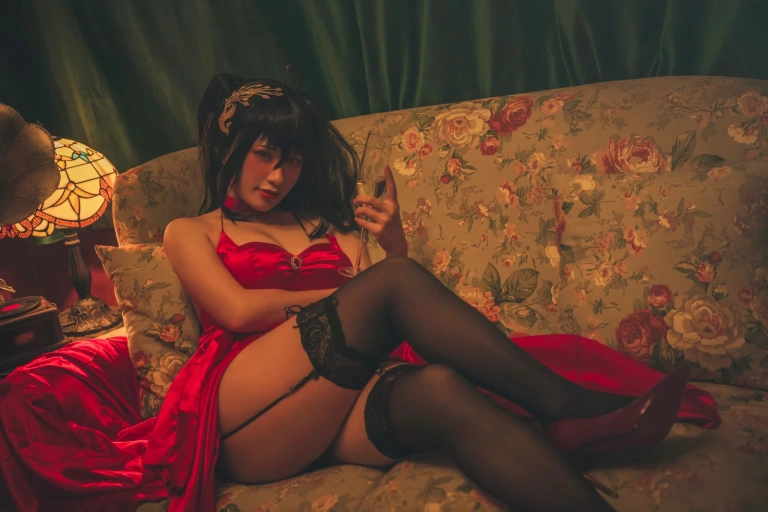 柘烟Zuken《大凤礼服》主题写真：20张全套美图